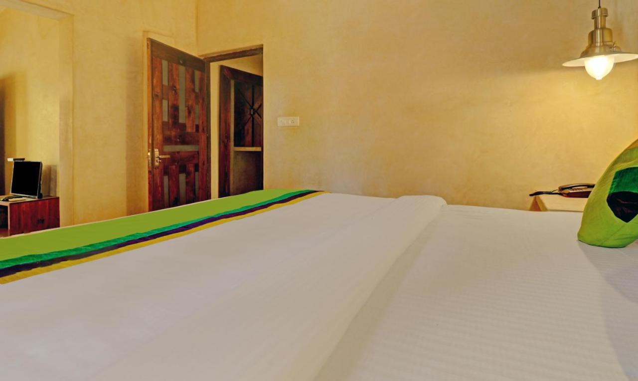 Treebo Trend Morjim Banyan Resort Morjim Bagian luar foto